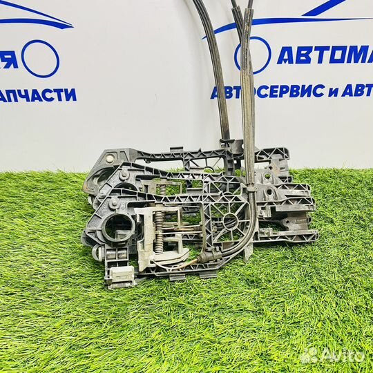 Кронштейн ручки Volkswagen Passat