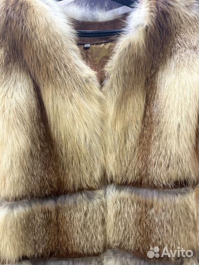 Меховой жилет из лисы