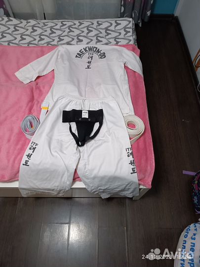 Продам два комплекта для тхэквондо
