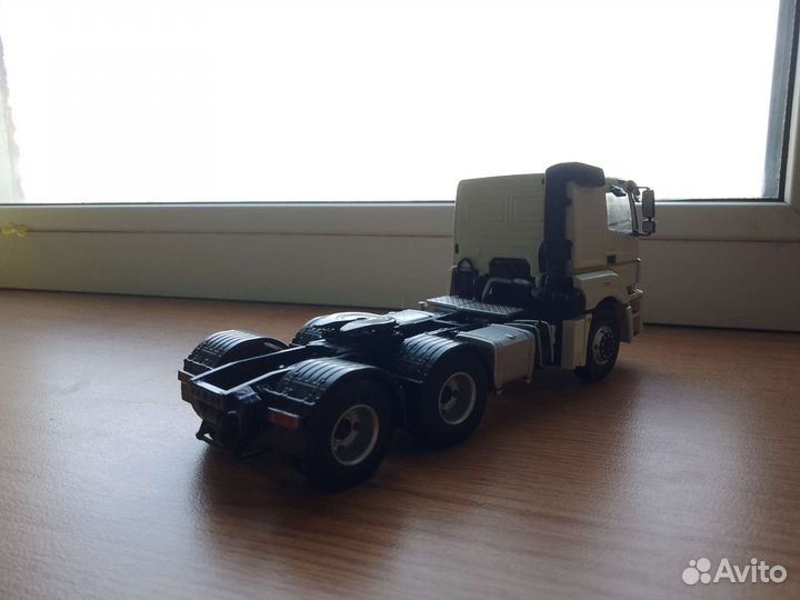 Модель автомобиля камаз 65206 с полуприцепом