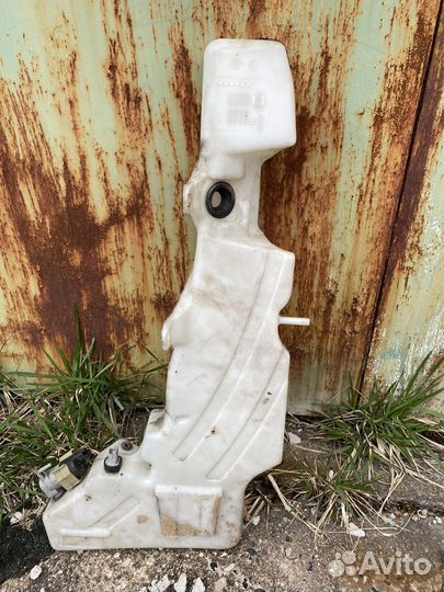 Бачок омывателя омывателя Nissan Navara