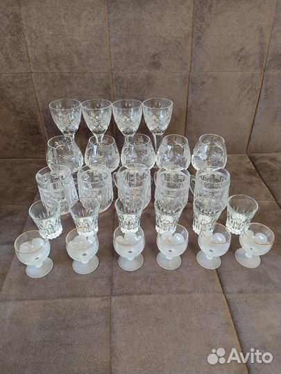 Набор бокалов и рюмок
