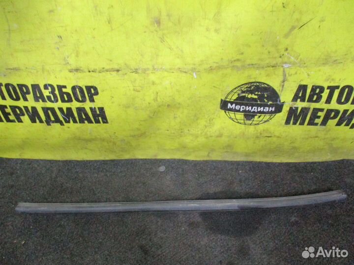 Уплотнитель проема двери передний левый на Mazda 6