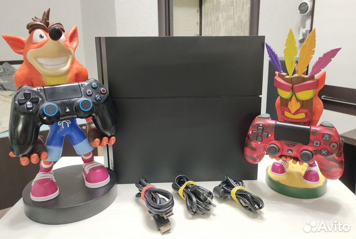 Sony PS4, 1Tb, 50+ игр, 2 геймпада