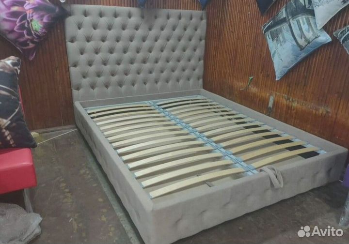 Интерьерная кровать с матрасом