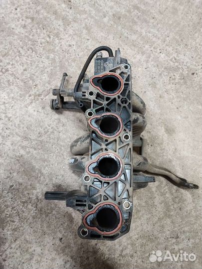 Коллектор впускной Renault Sandero