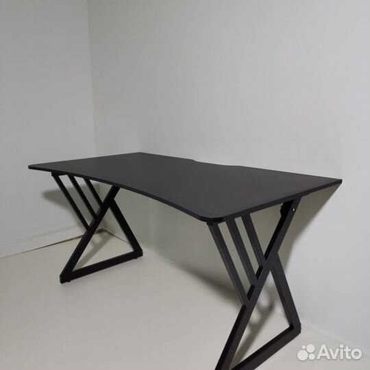 Игровой компьютерный стол с подсветкой