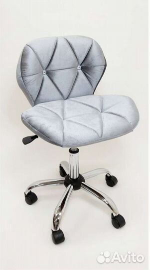 Стул на колесиках новый