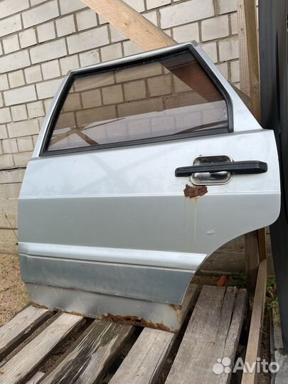 Задняя левая дверь ваз 2114