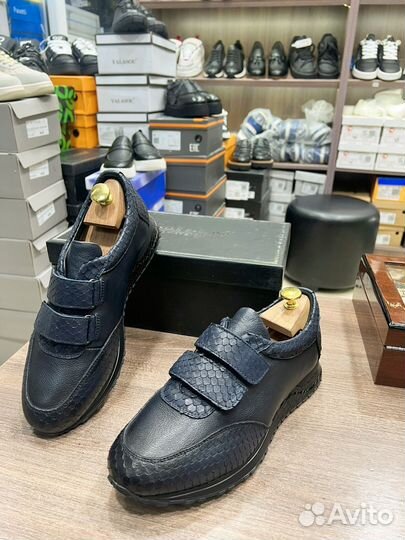 Кроссовки новые натуральная кожа