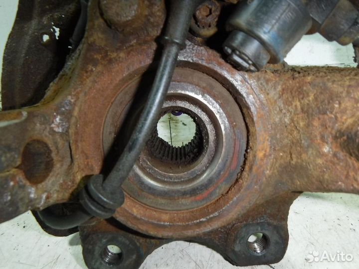 Кулак передний левый Opel Vectra B