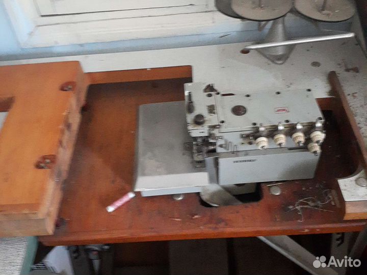 Швейная машинка текстима оверлок пятиниточный