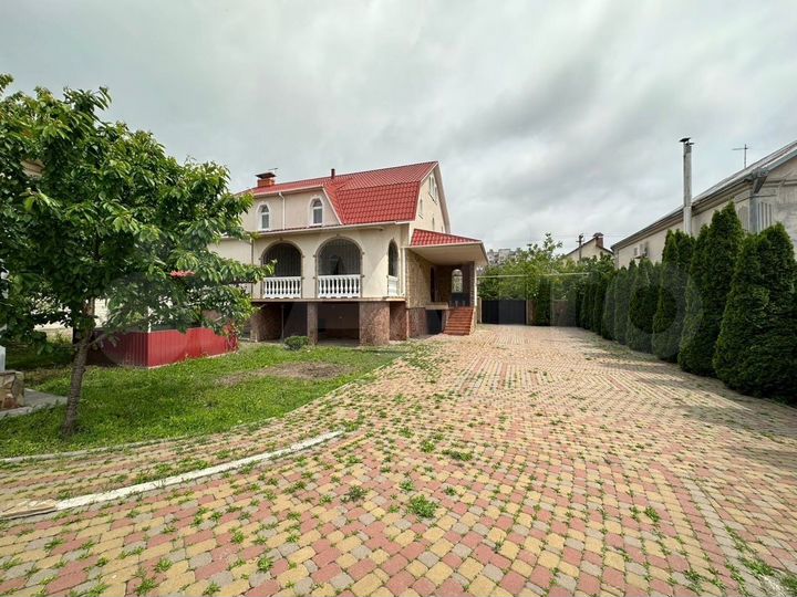 Дом 380 м² на участке 8 сот.