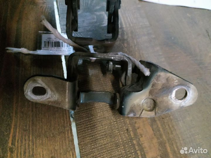 Петля двери Jeep Patriot MK передняя левая