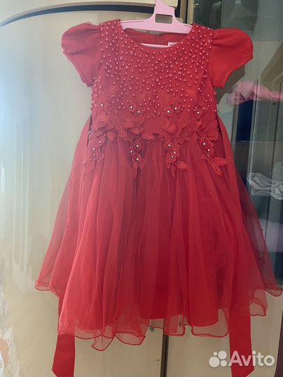 Платье на девочку праздничное