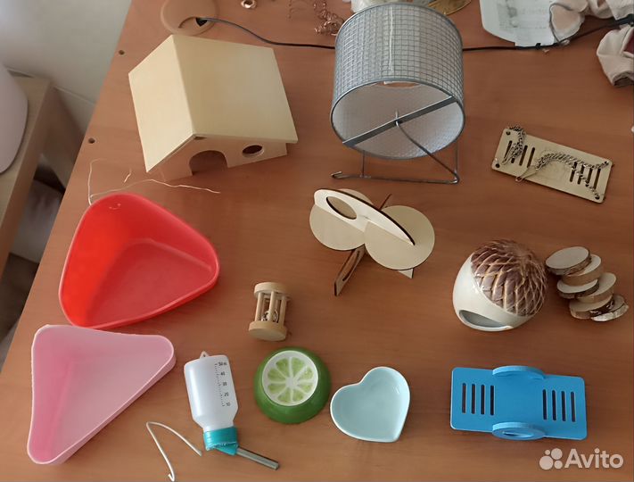 Вещи игрушки наполнитель корм для хомяка