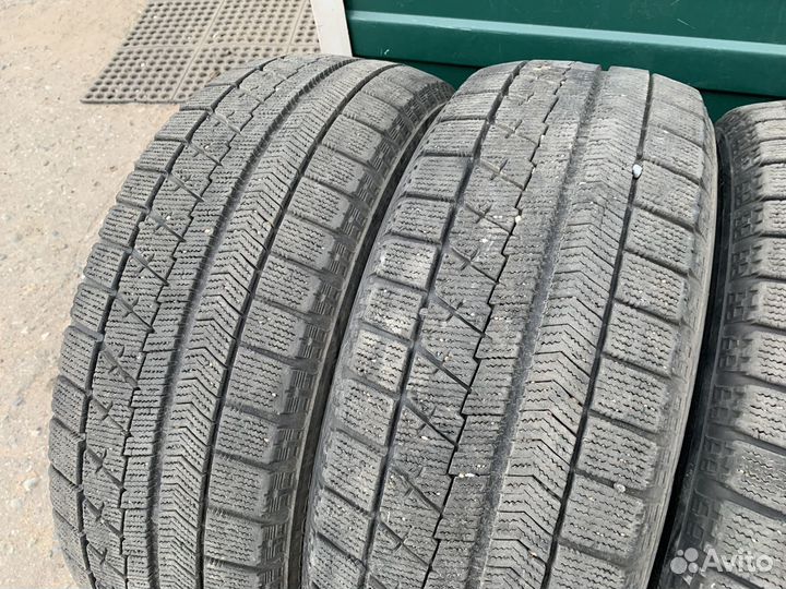 Bridgestone Blizzak VRX 225/60 R17