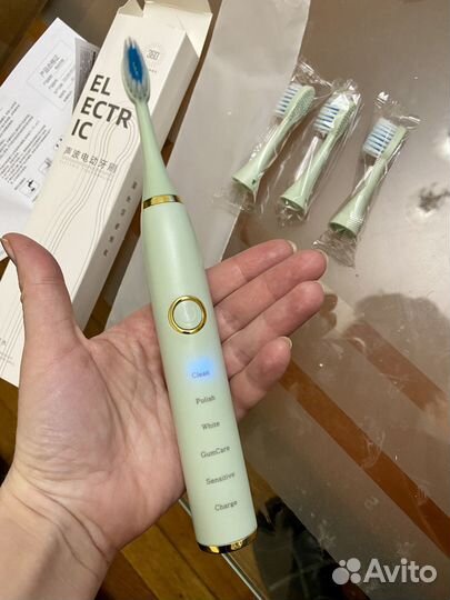 Новая электрическая зубная щетка
