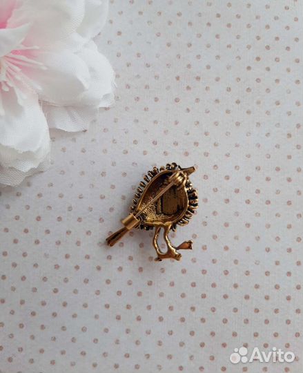 Брошь птичка чижик