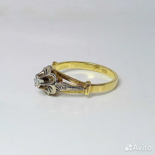 Золотое кольцо с бриллиантом
