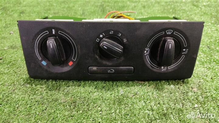 Панель управления отопителя Skoda Fabia 5J 2010