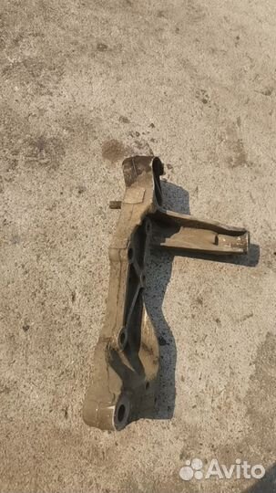 Кронштейн переднего рычага Skoda oktavia A5