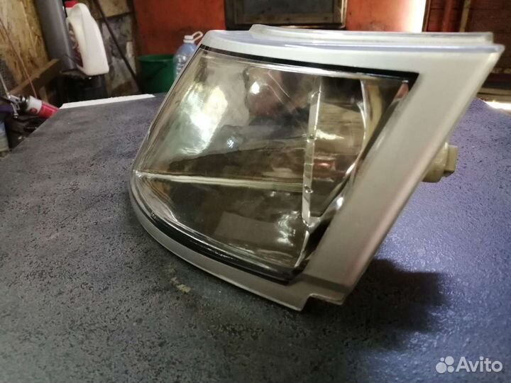 Поворотник левый 2110