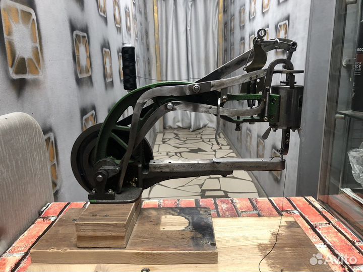 Швейная машинка по коже