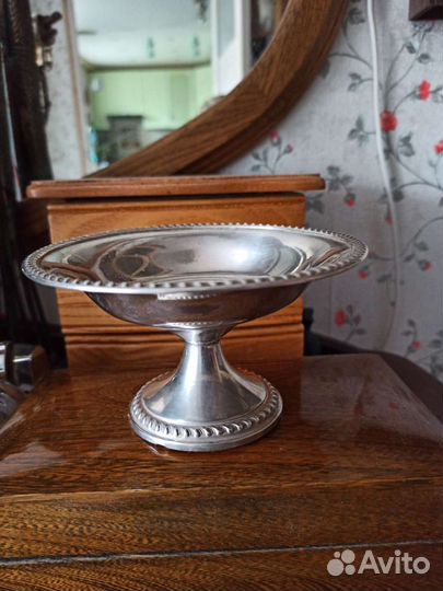 Вазочка на ножке, орешница из серебра