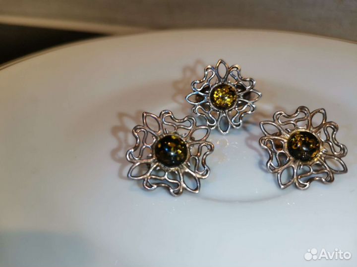 Серебряный комплект с янтарем из серег и кольца