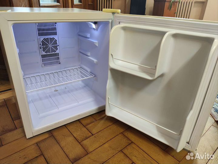 Холодильник мини бар