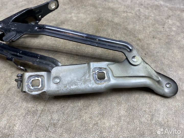 Петля крышки багажника задняя левая Ford Mondeo 4