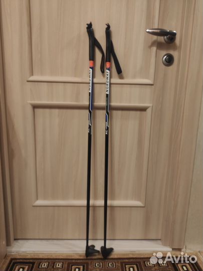 Лыжи 160см. Лыжные палки 110 см