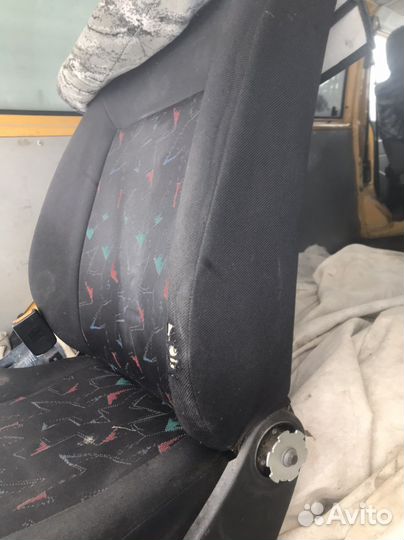 Сиденья передние Фольцваген Passat B4