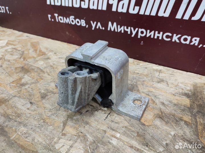 Опора двигателя правая LADA Vesta