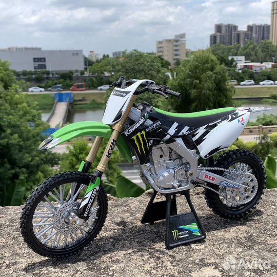 Модель мотоцикла Kawasaki KX 450F масштаб 1/6