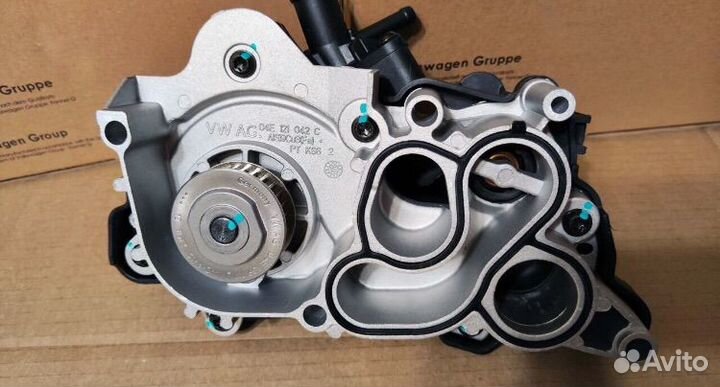 Водяная помпа в корпусе термостатом VAG 04E121600