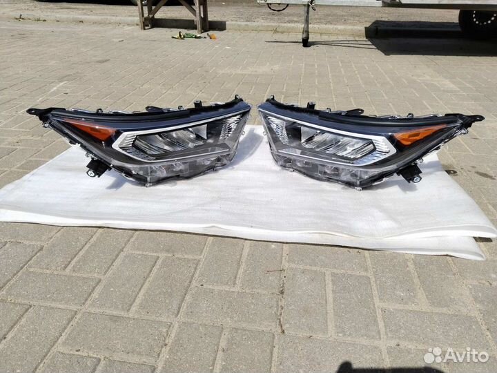 Фары комплект toyota RAV 4 2020 г.в