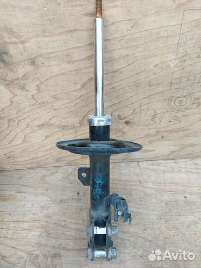 Амортизатор передний правый Toyota Camry XV40