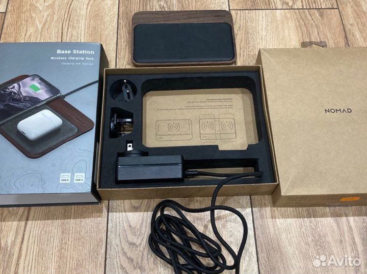 Беспроводная зарядка станция Nomad кожа/дерево