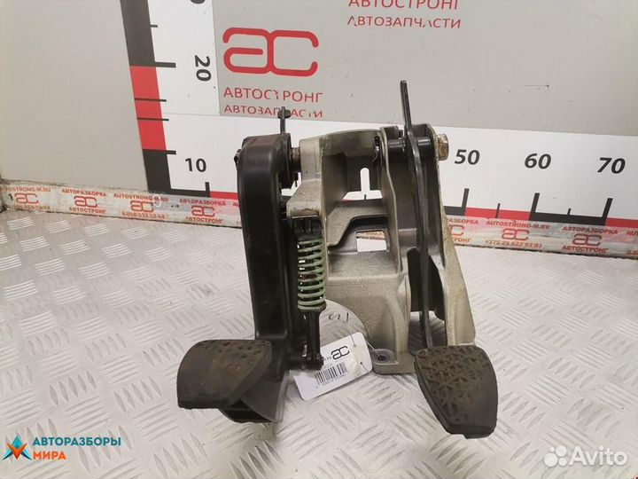 Педаль Volkswagen LT 2006 2D0721317B