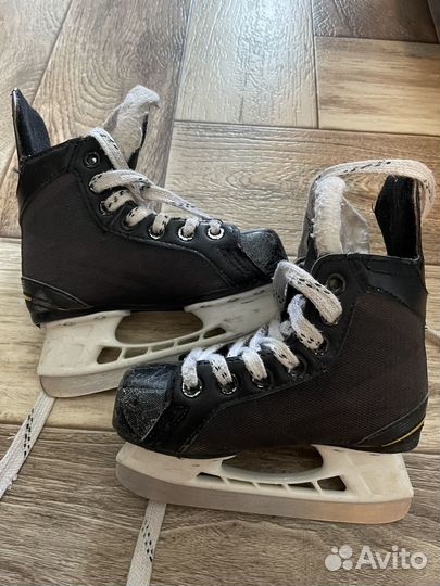 Коньки хоккейные