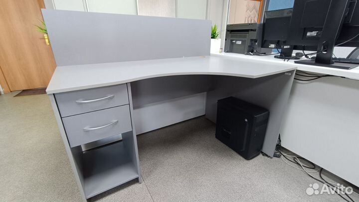 Стол офисный угловой