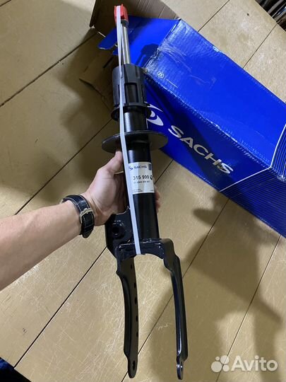 Амортизатор VW Touareg передий левый. Sachs