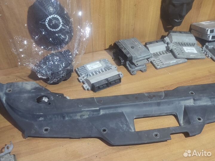 Nissan almera g15- панель замка капота