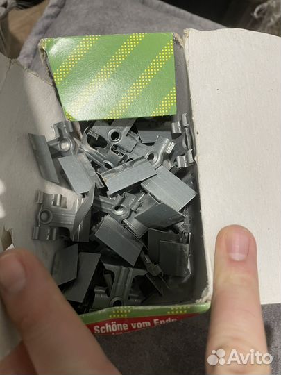 Крепеж для плинтуса