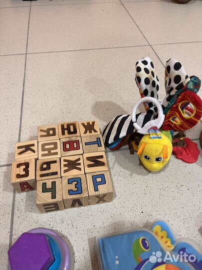 Бизиборд, сортеры, кубики детские игрушки пакетом