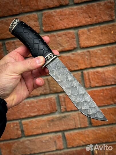 Нож из дамасской стали