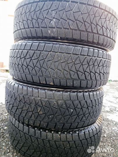 Bridgestone Blizzak DM-V2 235/65 R17