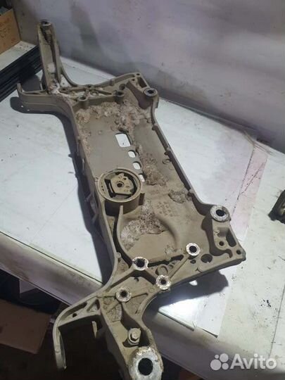 Подрамник двигателя Volkswagen Tiguan